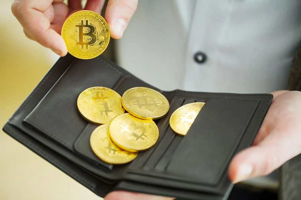  Bitcoin เงินสดเสมือนดิจิตอลในกระเป๋าสตางค์หนัง 