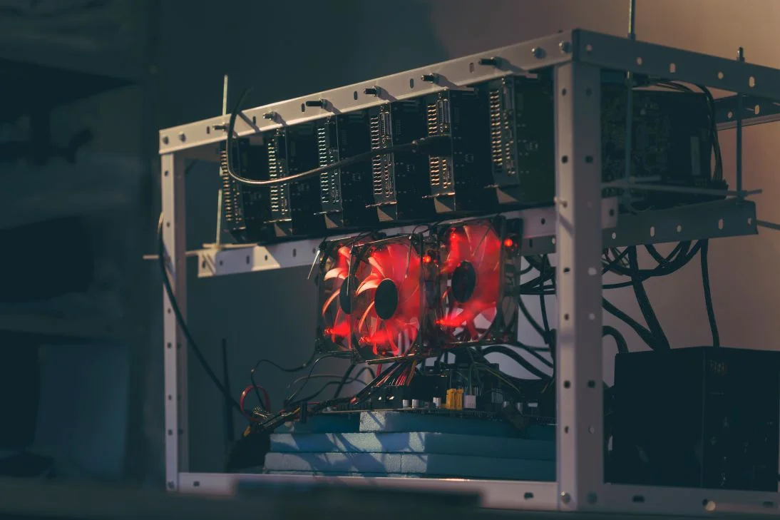  Mining rig for cryptocurrency mining 